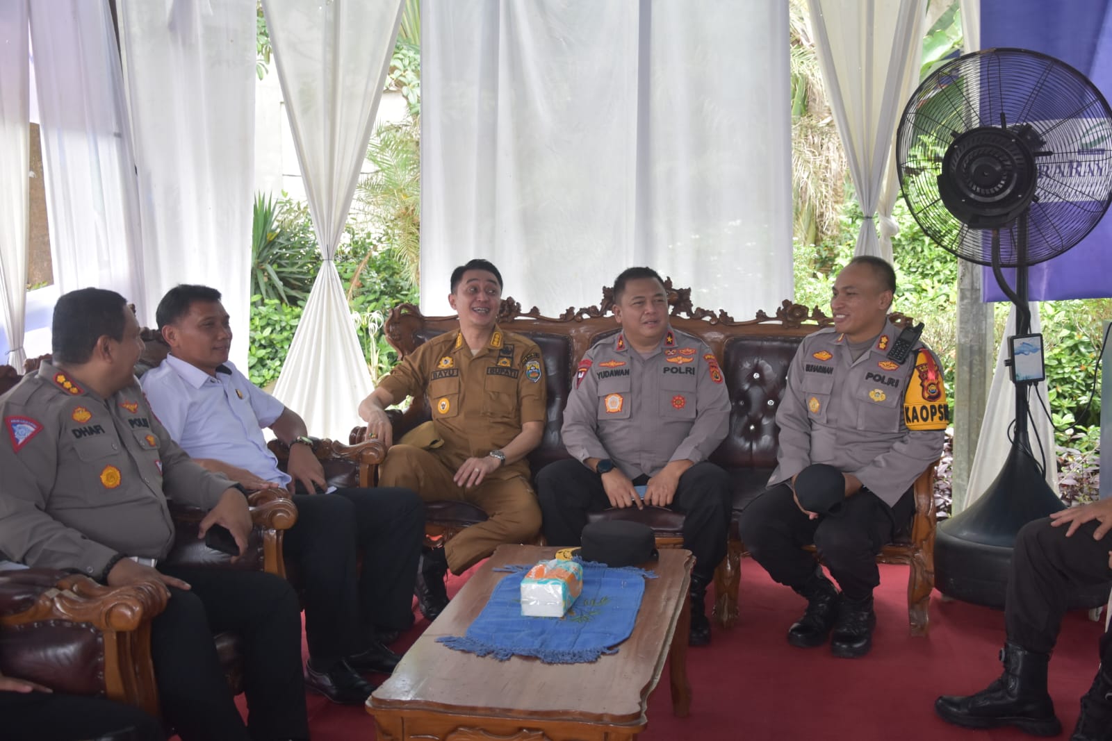 Wakapolda Jambi Brigjen Pol Yudawan Roswinarso  Mengunjungi  Pos Pelayanan  Ops Ketupat 2023  Di Polres Batang Hari