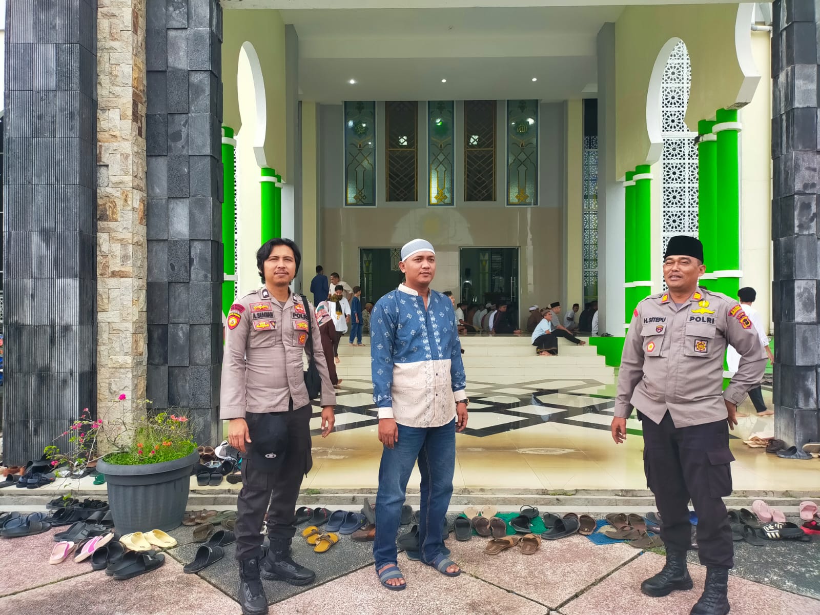 Polsek Bangko Laksanakan Pengamanan Sholat Ied di Masjid Baitul Ma’mur Bangko