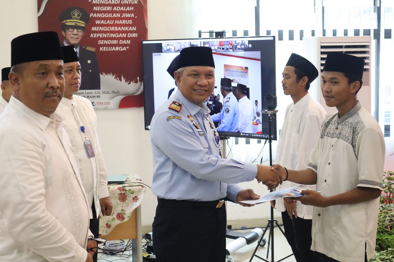 Lembaga Pemasyarakatan (Lapas) Kelas I Tangerang Kantor Wilayah Kemenkumham Banten, memberikan Remisi Khusus Hari Raya Idul Fitri