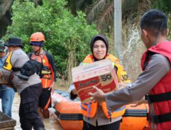 Kapolres Tebo Akbp Fitria Mega M.Psi.Psi  Meninjau Daerah Banjir Di Dusun Air Panas  Kec.Tebo Ilir Kab Tebo