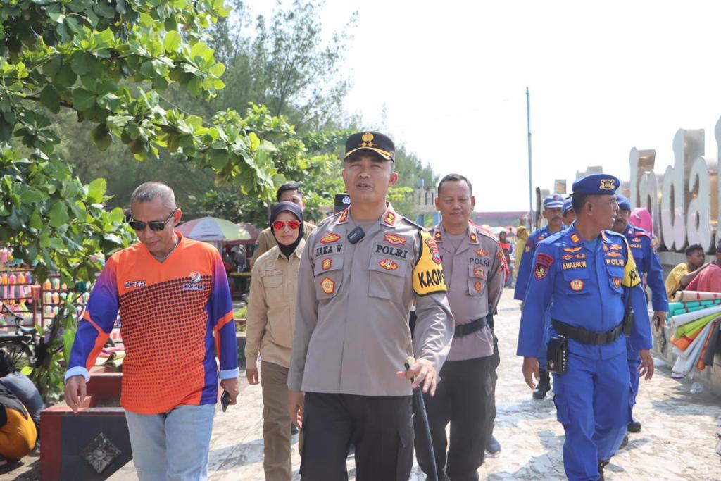 Libur Lebaran, Destinasi Wisata Pantai Kota Tegal Ramai Pengunjung