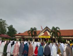 Polres Sarolangun Laksanakan Ibadah Sholat ied  1444 H di Lapangan Mapolres Sarolangun