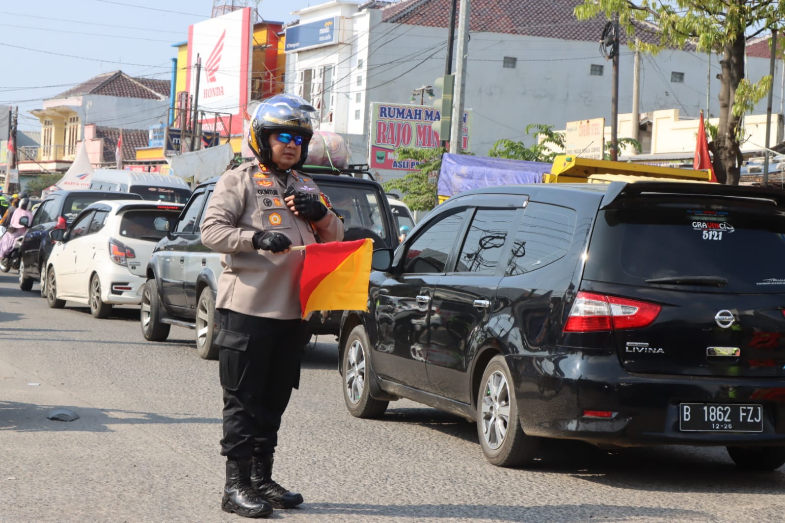 Kapolres Brebes Pimpin One Way Di Jalur Tengah, Urai Kepadatan Arus Balik Polres Brebes Lakukan Rekayasa Lalulintas Di Jalur Tengah Dan Selatan