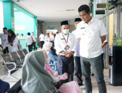 Nilwan Yahya Pantau Kantor-kantor Pelayanan PublikPada Hari Pertama Masuk Kerja, Pasca Libur Hari Raya Idul Fitri 1444 H