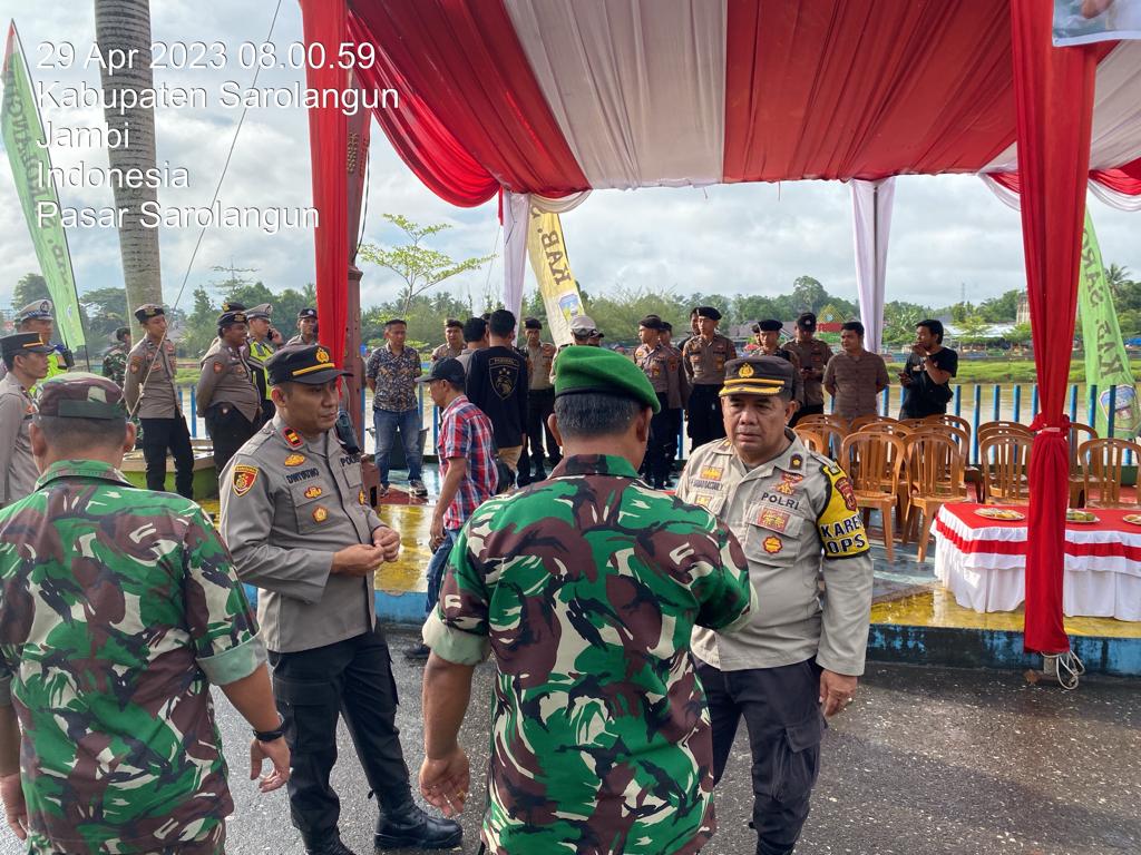 Ratusan Pasukan Gabungan TNI POLRI, Satpol PP dan Dinas perhubungan Kabupaten Sarolangun Amankan Kegiatan Lomba Pacu Perahu