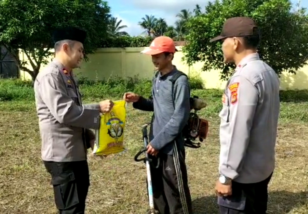 Polsek Tabir,Serahkan Sembako dan Edukasi Warga di Wilayah Hukumnya