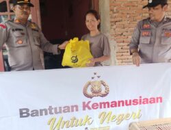 Kapolsek Bangko Serta Ketua Bhayangkari Ranting Bangko Serahkan BANSOS pada warga yang membutuhkan di Beberapa Tempat.