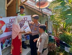 Akp. Irgazali. S.E Kasat Samapta Polres Merangin Serahkan BANSOS pada Warga Yang Membutuhkan di Pulau Kemang