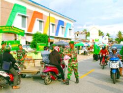 Koramil Tangan Tangan : Berbagi Takjil Kepada Pengguna Jalan