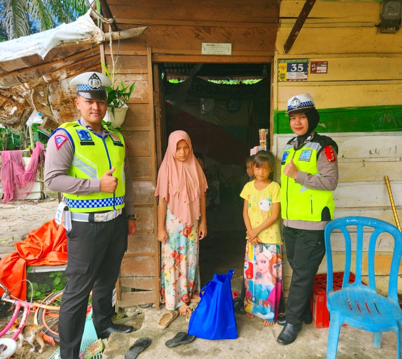 Satuan Lalu Lintas Polres Subussalam : Salurkan Bantuan Sosial Kepada Masyarakat