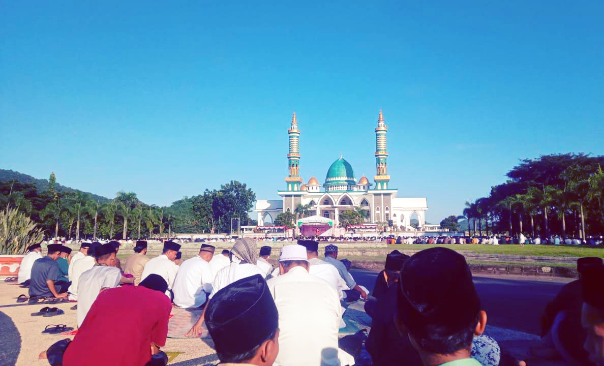 Pesan Bupati KSB : Saat Shalat Idul Fitri 1444 H Dihalaman Masjid Agung