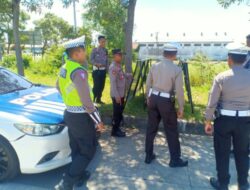 Kasat Lantas  Polres Brebes, Cek Pos Pengamanan Ops Ketupat Candi 2023 Di Exit Tol Brebes Barat.