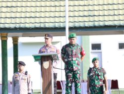 Kapolda  Jambi Irjen Pol Rusdi Hartono  Didampingi  Komandan Korem 042/Gapu Jambi Memimpin Apel  Persiapan Pengaman  Dalam Rangka Kunjungan Presiden Ir  H.Joko widodo Di Wilayah Provinsi Jambi