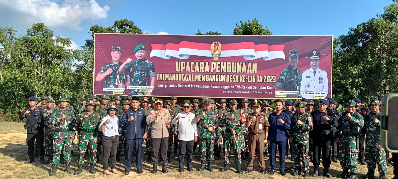 Akbp. Imam Rachman. S.I.K. Kapolres Sarolangun Hadiri Upacara Pembukaan TNI Manunggal Membangun Desa ( TMMD ) ke-116 T.A 2023 Kodim 0420/Sarko