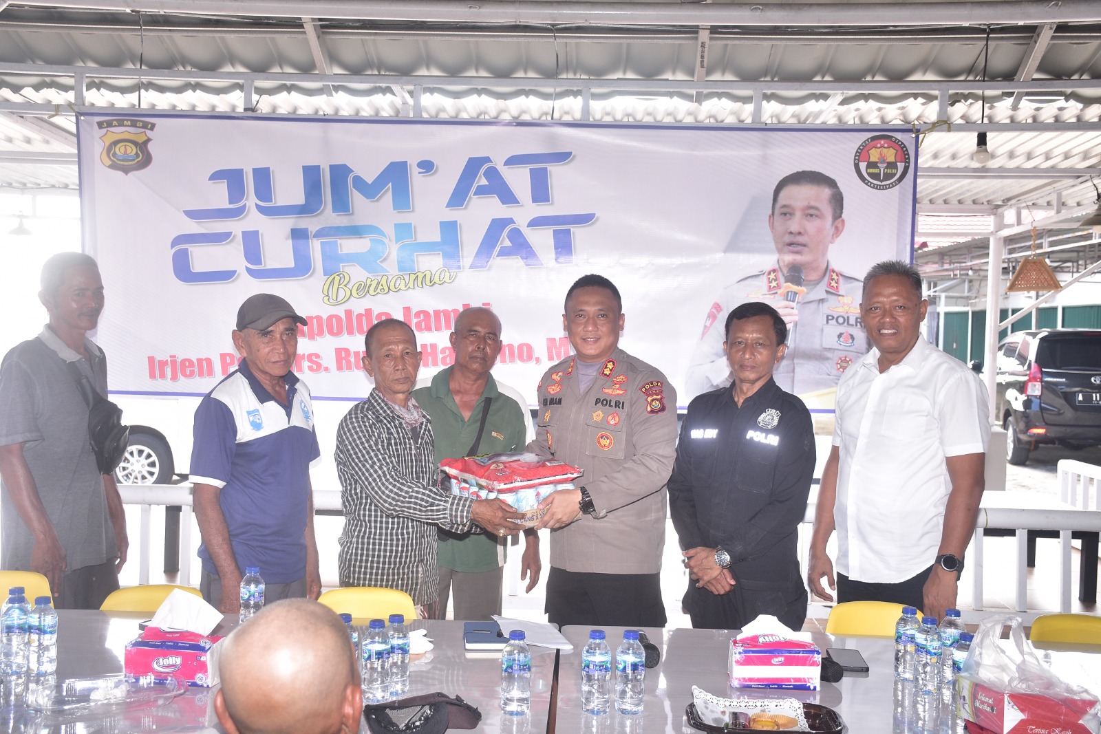 Polda Jambi Menggelar Program Jum,at Curhat  Membuka Ruang  untuk Masyarakat  Menyampaikan Aspirasi  Serta Kritik  Kepada Polri