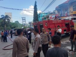 Berjibaku Padamkan Kebakaran,Kapolsek Bangko Kita Utamakan Keselamatan saat bertindak