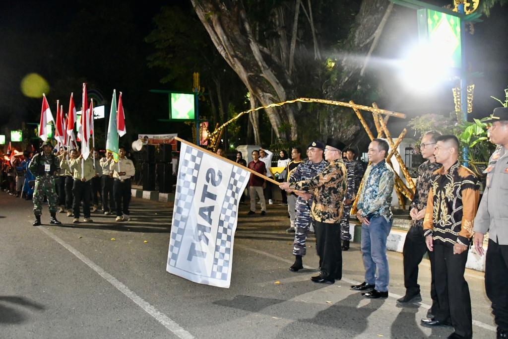 Danlanal Banjarmasin Melepas Peserta Napak Tilas Luran Teks Proklamasi Gubernur Tentara ALRI Divisi IV Pertahanan Kalimantan Ke-74 Tahun 2023