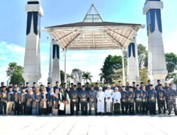 Komandan Lanal Banjarmasin Mendampingi Bupati Hulu Sungai Selatan Laksanakan Ziarah Ke Makam Pahlawan Nasional Hasan Basry