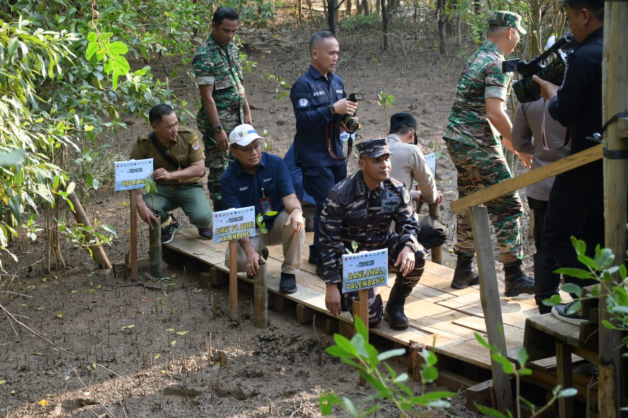 Danlanal Palembang Laksanakan Penanaman Mangrove Nasional Secara Serentak Jajaran TNI Di Seluruh Indonesia