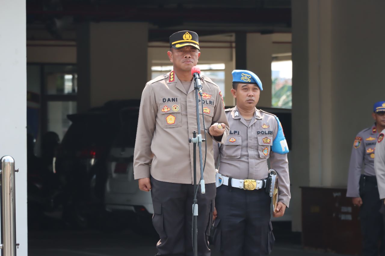 Menjadi Irup Kapolres Metro Bekasi Kota Pimpin Upacara Serah Terima Siswa Diktuk BA Polri Gelombang I Tahun 2023 SPN Polda Metro Jaya Dalam Rangka Pelaksanaaan Latihan Kerja (Latja)