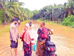 Polsek Rundeng Pantau Terus Debit Air Sungai : Waspadai Kenaikan Volume Banjir Diwilayah