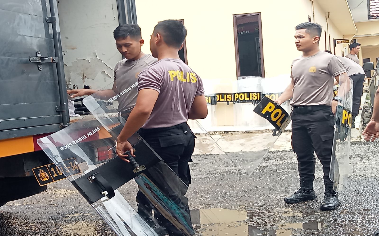 Samapta Polres Merangin Laksanakan Pembersihan dan Perawatan Inventaris Polri berupa Sarana Peralatan Dalmas.