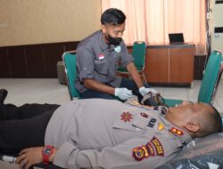Menyambut Hut Bhayangkara ke 77, Puluhan Personil Polres Sarolangun Donor Darah