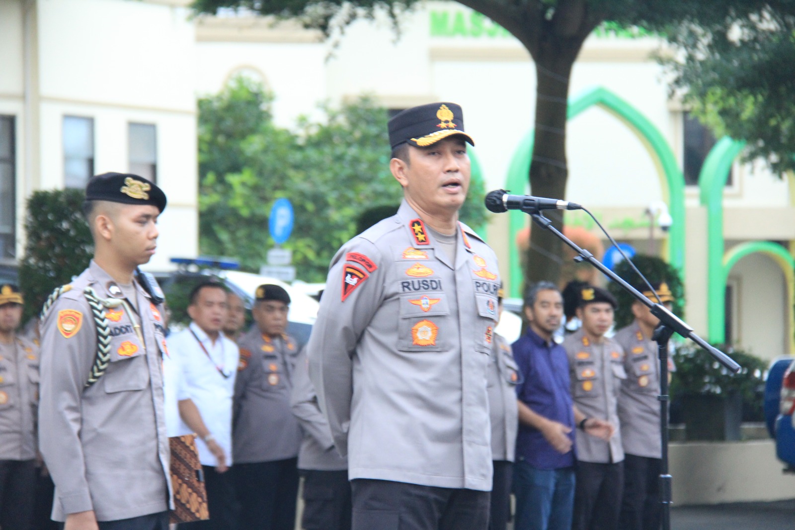 Kapolda Jambi Irjen Pol Rusdi Hartono Pimpin Apel Pagi Personel Di Lapangan Hitam Mapolda Jambi