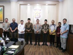 Kapolda Jambi Irjen Pol Rusdi Hartono  Bersama Ketua Dan Komisioner KPU Provinsi Jambi Melakukan Pertemuan Sekaligus  Bersilaturahmi