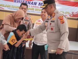 AKBP. Imam Rachman. S.IK. Kapolres Sarolangun Apresiasi Bhabinkamtibmas antarkan Warga SAD untuk Khitanan
