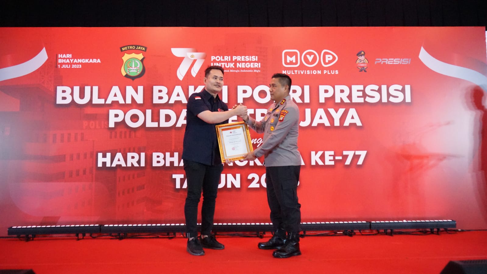 Polda Metro Gelar Donor Darah Bertajuk “Life Heroes” Dan Bagikan 11.000 Paket Sembako