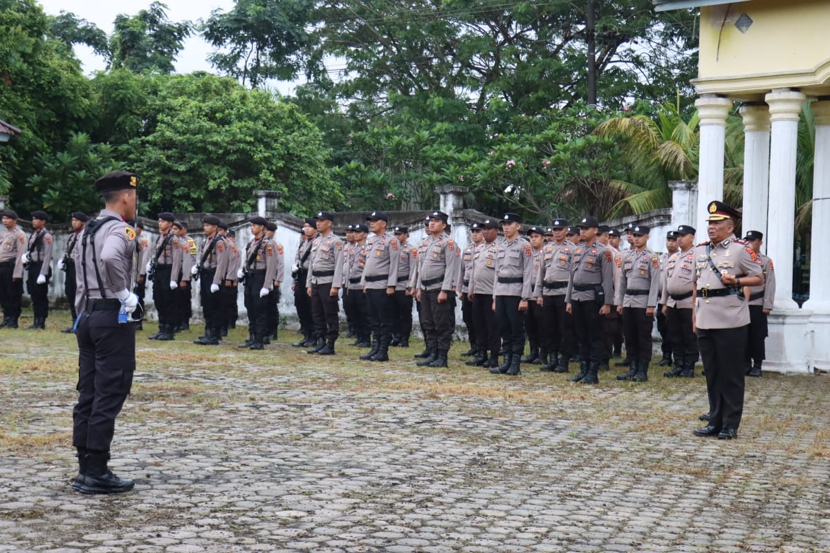 Diguyur Hujan Polres Sarolangun Tetap Laksanakan Ziarah TMP menyambut Hari Bhayangkara ke 77