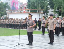 Memperingati Hari Bhayangkara Ke 77 Tahu 2023  Kepolisian Daerah Jambi  Laksanakan  Upacara  Ziarah  rombongan Dan tabur Bunga Di Taman Makam Pahlawan TPU Dan Sungai Batanghari