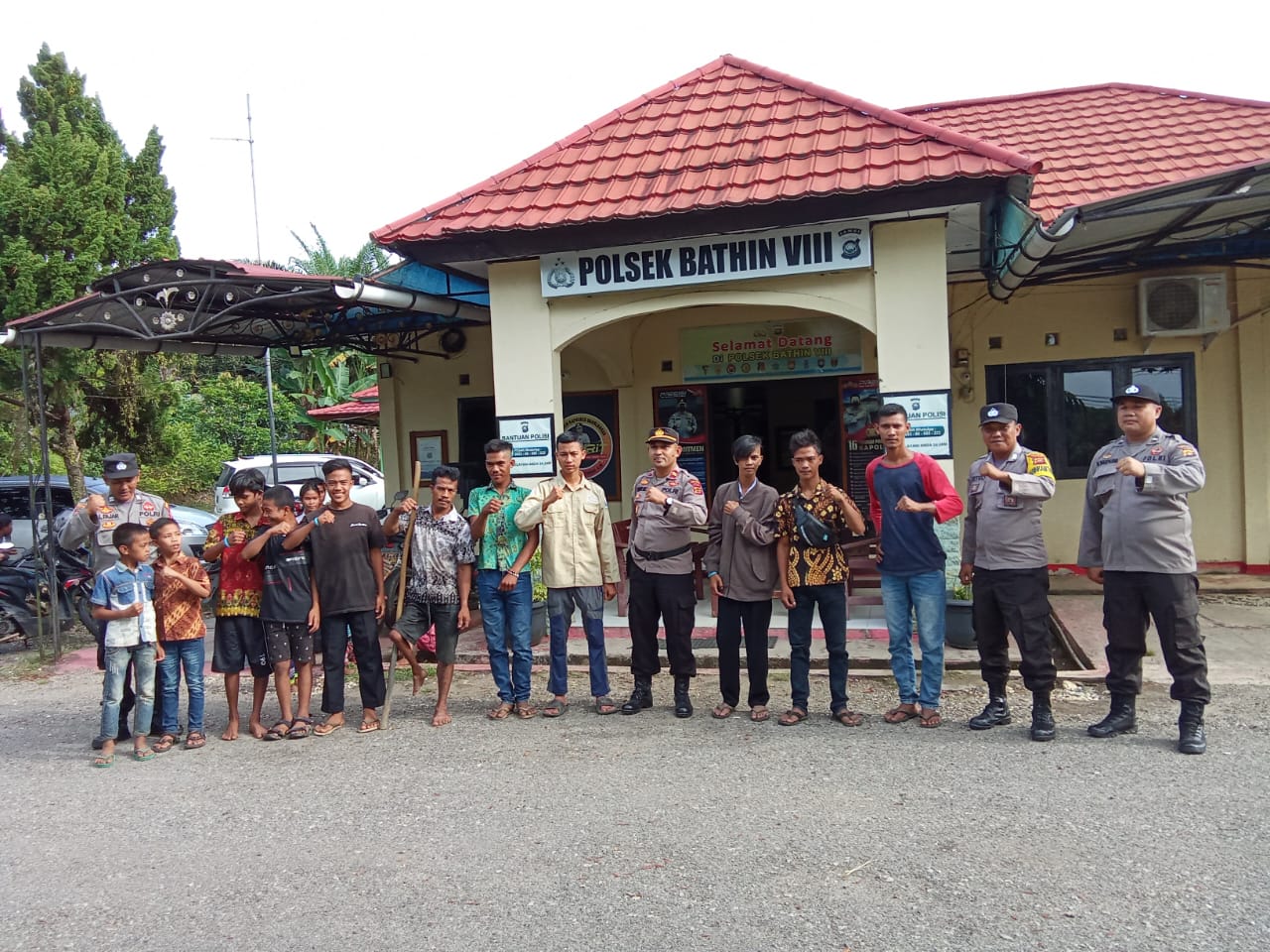 Inovasi Kapolsek Bathin VIII Kumpulkan Warga SAD Berikan Penyuluhan Hukum Dan Ajak Untuk Melihat Sel Tahanan