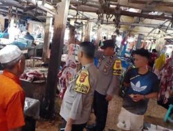 Personil Polsek Sarolangun Patroli Pasar, Pastikan Ketersediaan Pangan Mencukupi Kebutuhan Perayaan Idul Adha