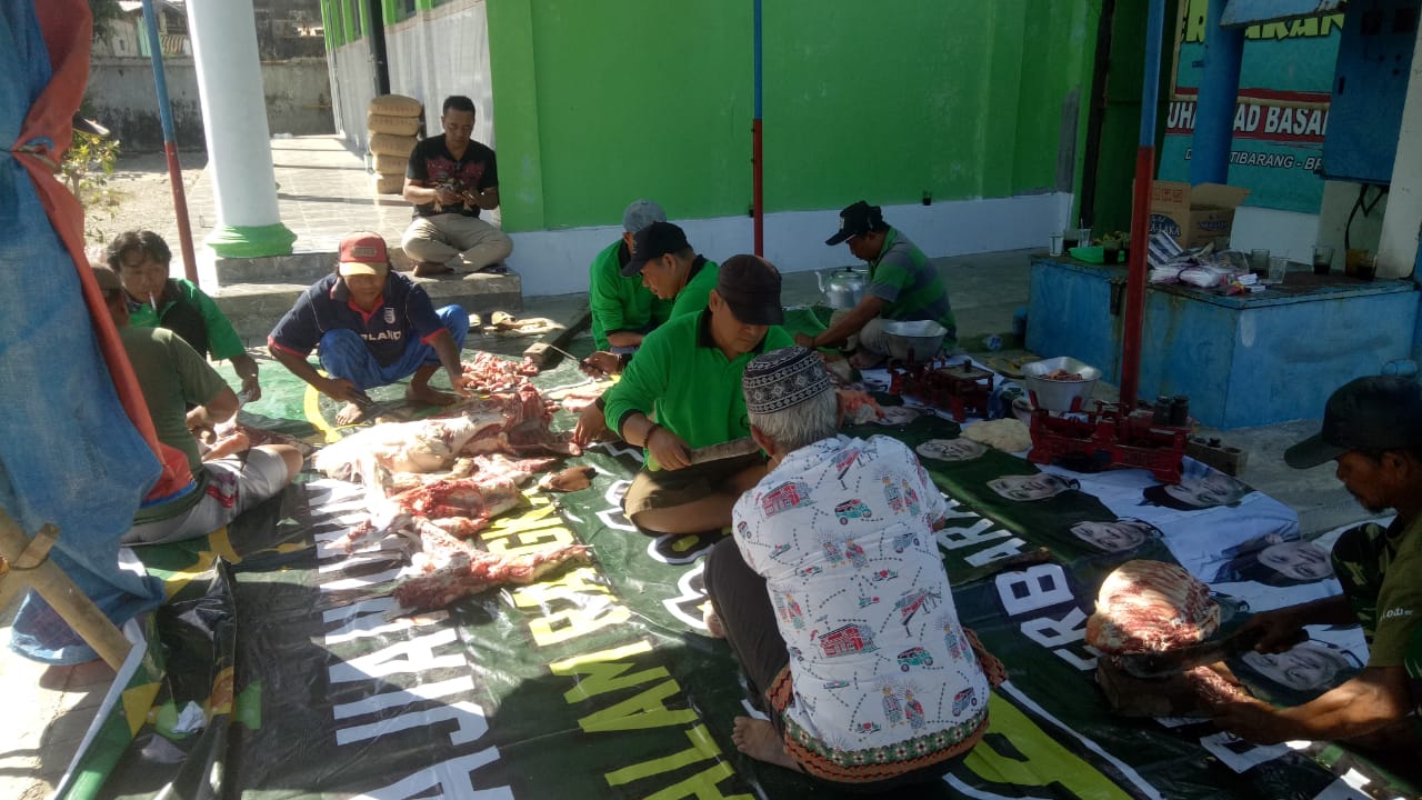 Idul Adha 1444 H, Majelis Ta’lim Miftahul Jannah Pagerbarang, Menyalurkan Daging Qurban.