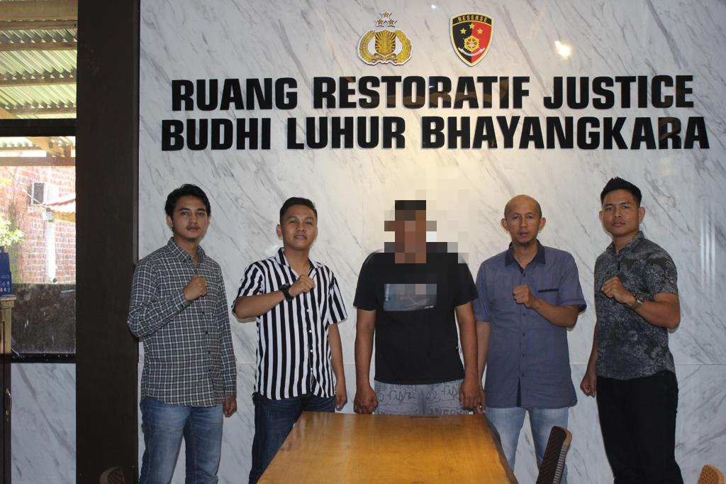 Di Duga Gelapkan Minibus,Kasat Reskrim Sampaikan,Salah Seorang Warga BTN GRIYA ASRI diAmankan Opsnal Tim Elang Satreskrim Polres Merangin.