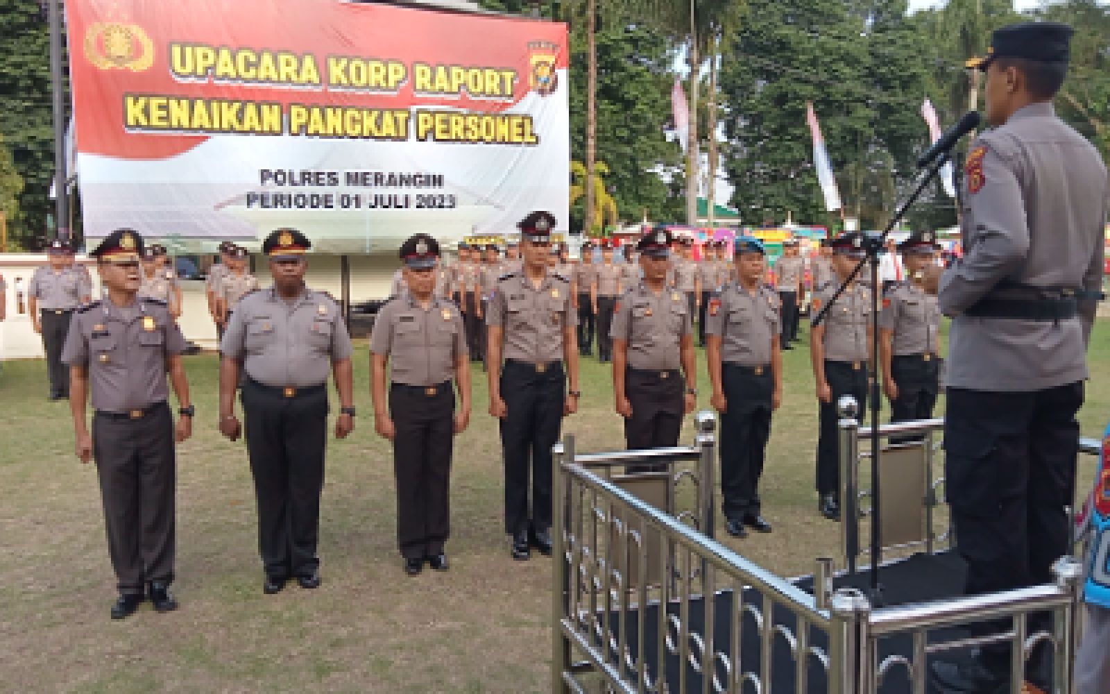 Kapolres Merangin Pimpin Upacara Kenaikan Pangkat Personil Polres Merangin.