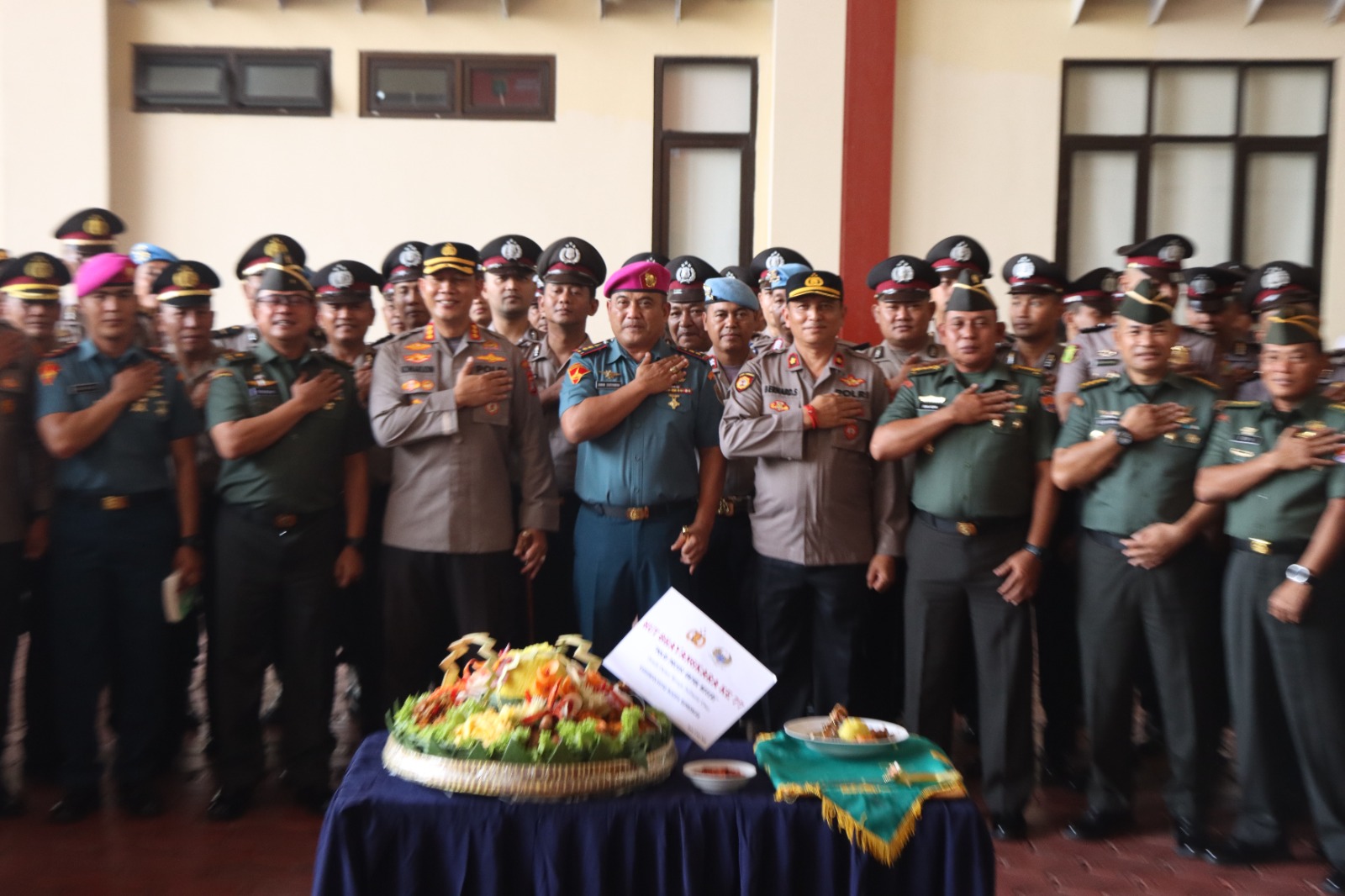 Kapolres Jakpus Dapat Kejutan Dari Kodim 0501 Jakpus di Momentum HUT Bhayangkara 77