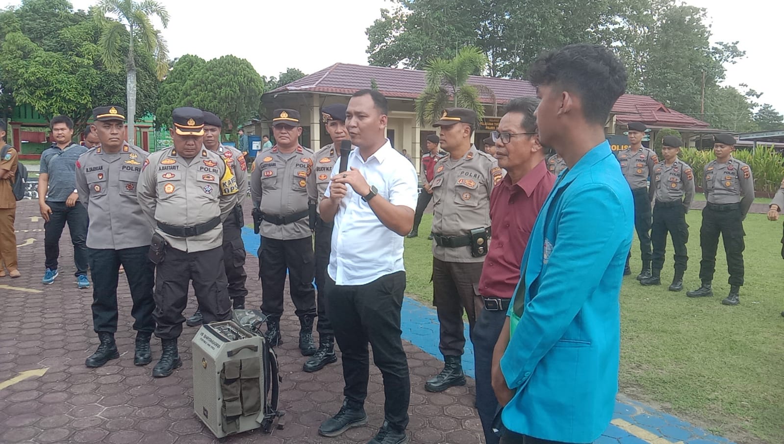 Puluhan Warga SAD datangi Polres Sarolangun, SPKT Terima Laporan Pengaduan Dengan Sigap