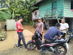 Sungai Meluap, Personil Polsek Batang Asai Himbau Warga Desa Bukit Kalimau Ulu agar Waspada