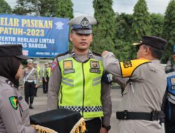 Kapolres Tebo Akbp Fitria M. Psi. Psi Yang Diwakili Wakapolres Tebo Kompol Deni  Mulyadi SE Sebagai Pimpinan Apel Pada Acara Apel Gelar Pasukan Operasi  Patuh 2023 Di Lapangan Apel Polres Tebo