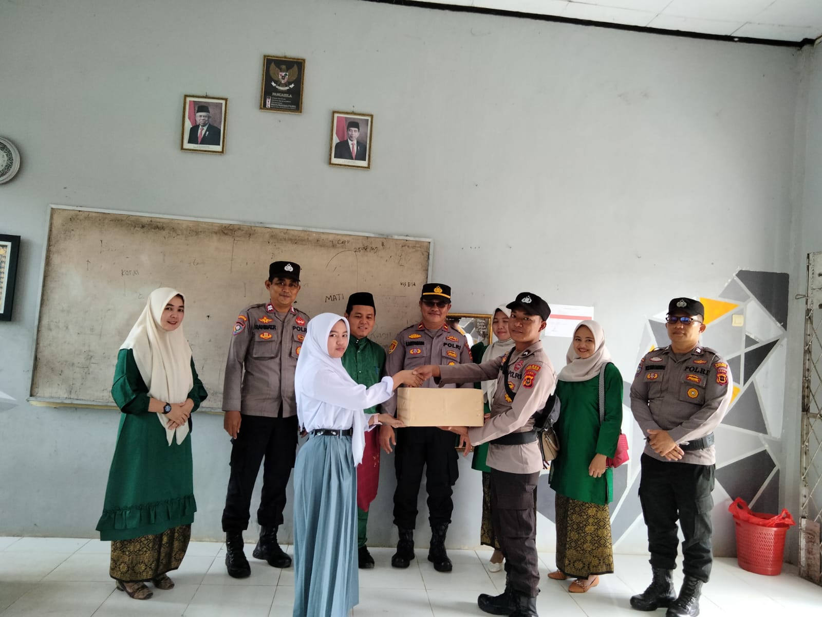 Sat Binmas Kunjungi SMKN 13 Sarolangun, Himbau Pelajar Hati hati Bermedia Sosial dan Stop Bullying