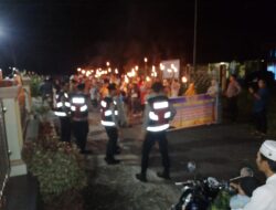 Pelaksanaan Pawai Obor berlangsung aman, Personil Polres Sarolangun dan Polsek Jajaran Berjaga di Sejumlah Titik