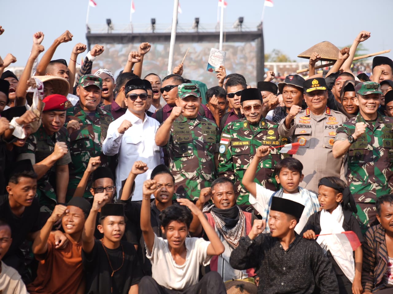 Kasad Saksikan Kirab Kebangsaan dan Resmikan Tugu Perjuangan Pekalongan