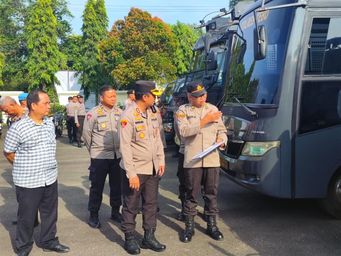 Kapolres Tebo Akbp l Wayan Arta Ariawan SH. S. ik. MH. Melaksanakan Pengecekan Ranmor Dinas Polri Roda 2 Dan Roda 4 Di halaman Apel Polres Tebo