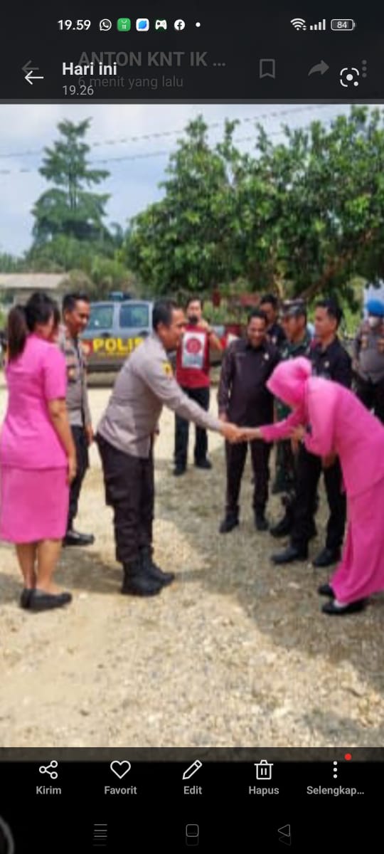 Kapolres Tebo Akbp l Wayan Arta Ariawan SH. S. ik. MH Bersama Ibu Bhayangkara  Cabang Tebo Melaksanakan Kunker  Ke jajaran Polsek Di Wilayah Hukum Polres Tebo