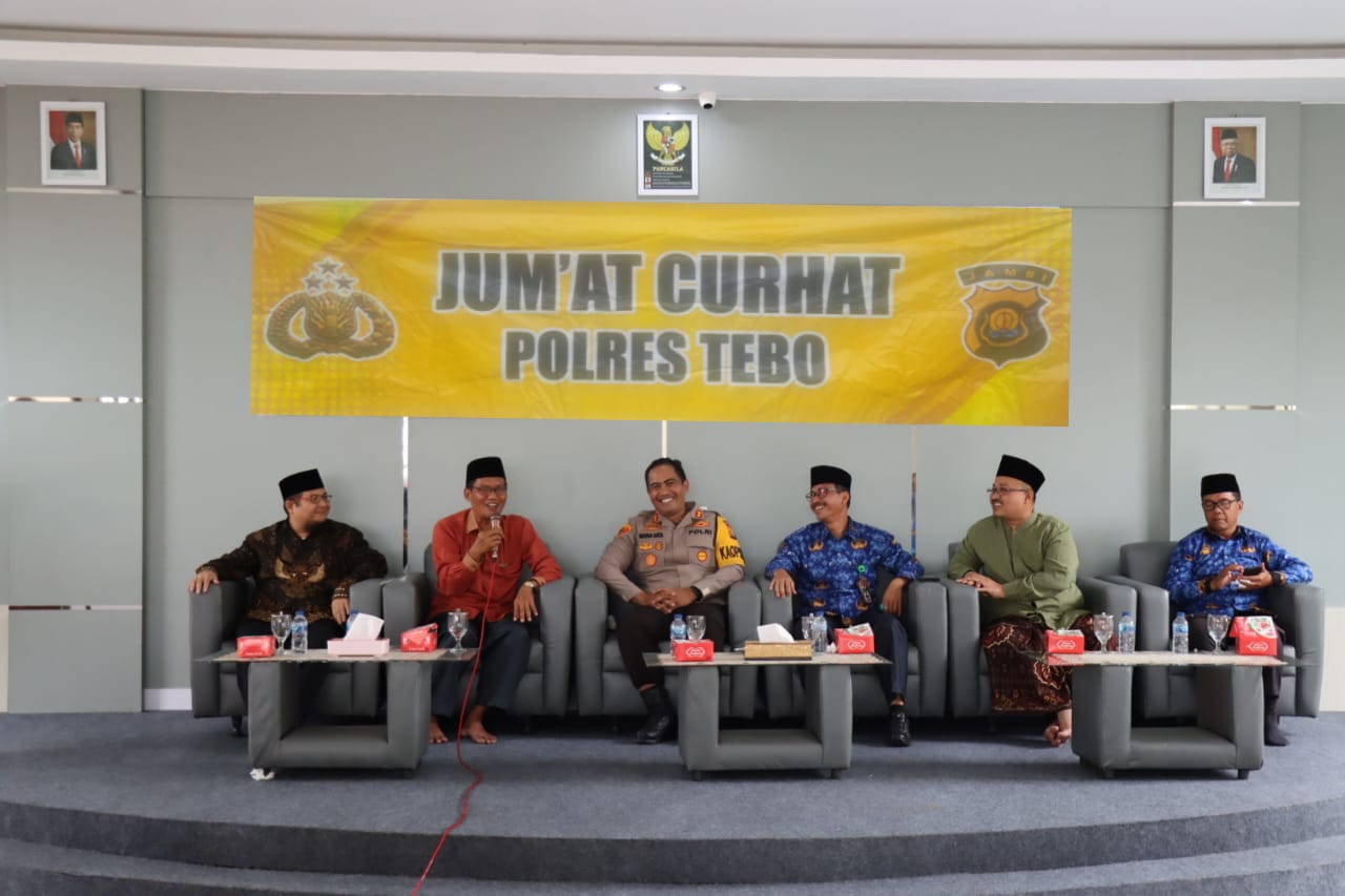 Kapolres Tebo Akbp. l Wayan Arta Ariawan SH. S. ik. MH Melaksanakan Jum’at Curhat Di Lokasi Kemenag Kab. tebo