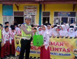 Kasat Lantas Polres Merangin,Edukasi pada Murid Sekolah SDN 02 MERANGIN Sedini akan Peraturan Lalu Lintas dan Penggunaan Sepeda Listrik di Jalan Raya