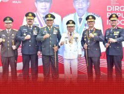 Kapolda Jambi Irjen Pol Rusdi Hartono  Mengikuti Upacara Bendera Dalam Rangka Peringatan Hari Ulang Tahun Republik Indonesia Ke 78 Di Kantor Gubernur Jambi